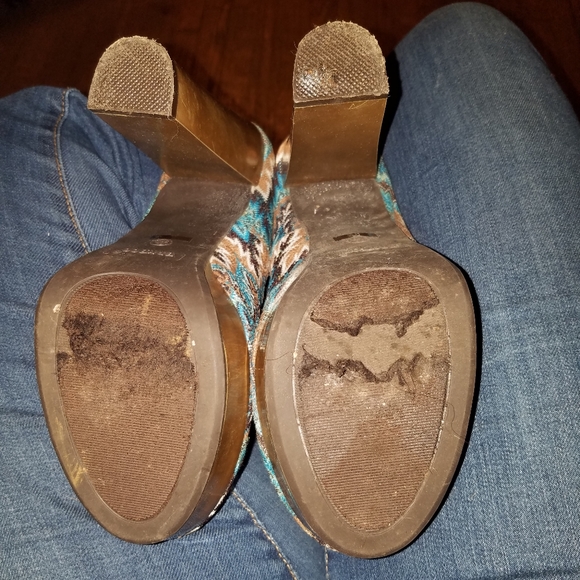 Heels - Picture 3 of 3